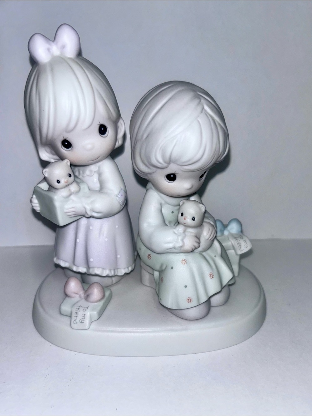 Vintage 1993 Precious Moments "To A Very Special Sister" Figurine 528633